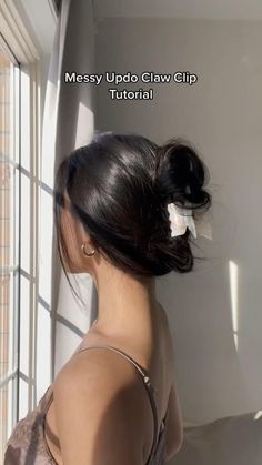 Hair Clamp Aesthetic, Korean Hair Claw Style, Updo Hairstyles With Clips, Korean Hairstyle Clip, Korean Hairclip Hairstyle, How To Clamp Hair, Claw Clip Hairstyles Y2k, Messy Claw Clip Bun