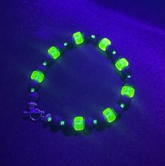 Black Luminous Bracelets For Gift, Luminous Adjustable Bracelets As Gifts, Neon Luminous Jewelry For Gift, Black Glow In The Dark Jewelry For Parties, Black Glow In The Dark Party Jewelry, Bracelet Easy, Lava Rock Bracelet, Uv Black Light, Bracelet Inspo