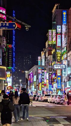 Night Life Korea, South Korea Vision Board, South Korea Night Life, Korea South Seoul, Korea Vision Board, Korea Astethic, South Korea Streets, Seoul Night Life, South Korea Aesthetics