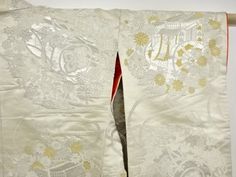 Authentic vintage uchikake/shiromuku wedding kimono made of pure white and red silk fabric with heavy woven patterns of carriage, taiko drum and flowers. Padded at the hem. Immaculate state despite slight traces of use. Measurements (when placed flat): Total width: 130cm Total length: 178cm Sleeve width: 101cm Please note that all measurements are approximate and please allow 1-2cm deviation. Take a look at my other items! Many more are to come on sale. Combined purchases are eligible for extra Festive Embroidered Wedding Kimono, Traditional White Printed Kimono, Traditional White Floral Kimono, Ceremonial Vintage Kimono, Luxury Vintage Embroidered Kimono, Wedding Kimono, Vintage Japanese Kimono, Red Silk, Japanese Kimono