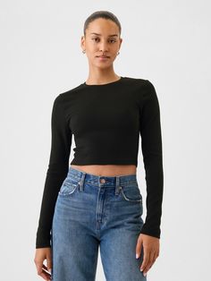 Soft cotton-blend knit cropped T-shirt.  Crewneck.  Long sleeves.  Fit: Stretch-to-Fit.  Slim & stretchy that forms to your shape.  Cropped, hits at the waist.  Models wearing Gap Black Long Sleeve Top, Cropped T Shirt, Knit Crop, Cute Fits, Crop Tshirt, Fit Inspo, Fitness Inspo, Full Sleeve, Black Long Sleeve