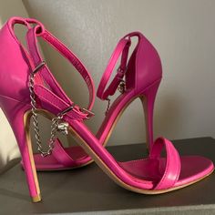 Perfect Condition, Never Worn. Beautiful Shoe For The Spring/Summer Time Luxury Spring Heels With Chain Strap, Luxury Heels With Chain Strap For Spring, Luxury Chain Strap Heels For Spring, Designer Summer Heels With Chain Strap, Shoes Alexander Mcqueen, Ivory Sandals, Mcqueen Shoes, Velvet Pumps, Alexander Mcqueen Shoes