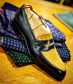 Handmade Yellow Blue Alligator/Crocodile Classic Loafers Dress Shoes on Storenvy Ascot Shoes, Alligator Dress Shoes, Dapper Gentleman Style, Loafers Dress, Classic Loafers, Quality Leather Boots, Alligator Crocodile, Crocodile Shoes, Custom Design Shoes