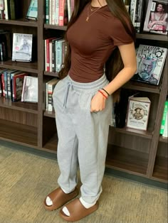 Yeezy Flax Outfit, What To Style With Leggings, Laid Back Fall Outfits Casual, 2023 Outfits School, Yeezy Flax Slides Outfit, Womens Yeezy Slides Outfit, Yeezy Slides Flax Outfit, Outfit Ideas Yeezy Slides, Outfits To Where To School