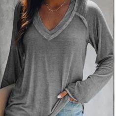 Soft And Light Weight Long Sleeve Top Traje Casual, Fitted Blouses, Mode Design, Basic Tops, Outfit Casual, Long Sleeve Casual, Olivia Mark, V Neck Tops, Collar Shirts