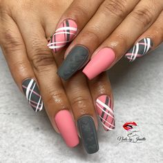 Gel x Plaid Acrylic Nail Designs, Valentine Sweater Nails Designs, Pink White And Grey Nails, Easy Plaid Nail Art, Grey And Pink Nail Designs, Quilted Nails Designs, Solid Nail Color Ideas Winter, Matte Gel Nails Short, Fabulous Nails Classy