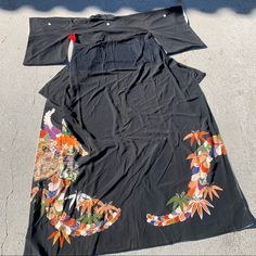 Vintage Japanese Kuro Tomesode Formal Kimono Featuring A Beautiful Floral Pattern With Gold Threaded Embroidery Made To Be Slightly Bottom-Heavy “Kuro Tomesode Is The Most Formal Kimono For Married Women. The Body Color Is Black And Always Put 5 Kamon Family Crests. Bride And Groom's Married-Women Family Members Wears It At The Wedding Ceremony.” Https://Www.Kimonoya-Japan.Net/Product-List/44 This Particular Kuro Tomesode Represents A Member Of The Taira (Also Known As Heishi/ Heiki) Clan, Illeg Black Long Sleeve Kimono For Tea Ceremony, Long Sleeve Black Kimono For Tea Ceremony, Traditional Fitted Black Kimono, Fitted Black Traditional Kimono, Fitted Traditional Black Kimono, Formal Kimono, Married Women, Heian Period, Family Crests