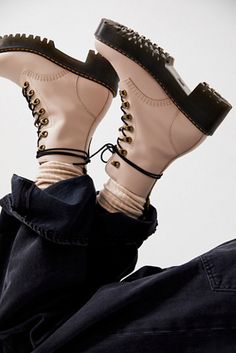 Doc Martens Aesthetic, Dr Martens Leona, Web Ideas, Doc Martens Boots, Dr Martens Boots, Leather Heeled Boots, Shoes Boots Ankle, Everyday Shoes, Fall Fits