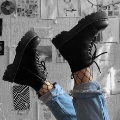 Gothic Mode, Tokyo Street Fashion, Mode Chanel, Blue Card, Aesthetic Grunge Outfit, Grunge Look, Tumblr Outfits, Grunge Goth