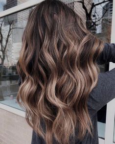 Dunkles Haar mit aschbraunem Balayage Ashy Brunette, Balayage Long Hair, Brown And Blonde, Balayage Hair Dark, Brunette Balayage Hair, Long Dark Hair