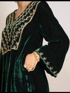 Palazzo Kurta, Velvet Suit Design, Velvet Kurta, Kurta And Palazzo, Womens Winter Dresses, Velvet Dress Designs, Zari Embroidery, Designer Kurti Patterns, Tunic Designs