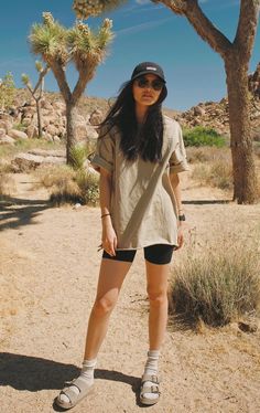 Hiking Outfit Summer Hot, Boho Hiking Outfit, Hiking Outfit Men Summer, Modest Hiking Outfit, Cold Weather Hiking Outfit, Shorts Hiking Outfit, Hiking Outfit Women Winter, Day Hike Outfit, Plus Size Hiking Outfit