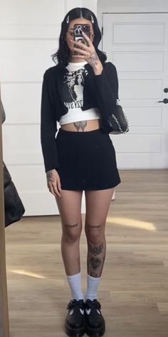 Dark Outfit Esthetics, Alt Fits Summer, Tattoos Edgy, Grunge Activewear, Grunge Concert Outfit Ideas, Summer Outfits Hairstylist, Goth Outfit Ideas Casual, Alt Fashion Summer, Alternative Style Fitted Black Mini Skirt