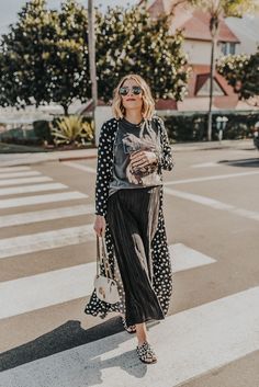 Pregnancy Mood Swings, Preggo Fashion, Look Festival, Stylish Maternity Outfits, Pregnancy Looks, Bump Style, Mama Style, Stylish Maternity, Pregnancy Outfits