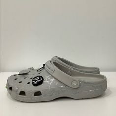 New With Bag Futura Laboratories X Crocs Classic Clog Grey Pearl White Slip On Men Size 11 Grey Crocs Outfit, Crocs Outfit Men, Men Crocs, Grey Crocs, Crocs Outfit, Crocs Men, Crocs Classic Clogs, Grey Outfit, White Slip