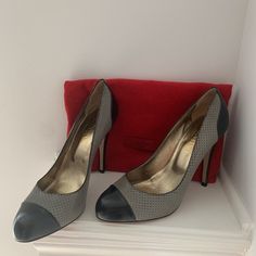 New Valentino Garavani Classic Pump Round Toe Grey Laser Studded Shoes Black Heel Toe 40,5 (10,5) Heel Approximately 4,5” Display Shoes Dust Bag ( No Box) Elegant Gray Round Toe Heels, Gray Fitted Heels For Evening, Fitted Gray Heels For Evening, Elegant Gray High Heels, Display Shoes, Studded Shoes, Black Shoes Heels, Black Heel, Valentino Shoes