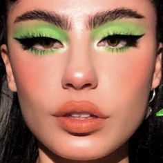 Green Inspired Makeup Look, Artsy Makeup Looks Aesthetic, Green Makeup Looks Creative, Aesthetic Green Makeup Looks, Buttercup Makeup, Green Eyeshadow Aesthetic, Green Yellow Makeup Look, Lauren Bush, Green Eye Makeup