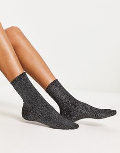 Socken & Strumpfhosen von Pieces Socken mit Persönlichkeit Glitzerdesign Eng anliegende Bündchen Bogenkanten mittelhoch Shoes Inspiration, Glitter Socks, Glitter Design, Modest Fashion Winter, New Years Eve Dresses, Christmas Jumper Dress, Trainer Heels, Leather Dresses, Scalloped Edges