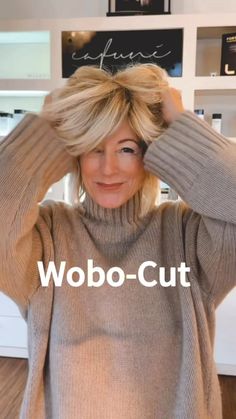 Tina Artz / CharismaLook | New Hair. Kennst du WOBO? Hybrid aus Wolfscut & Bob: Die Haare sind sichtbar durchgestuft mit fransigen Spitzen & klassisch, kinnlang. Mein... | Instagram Short Hair Curling Tips, Chin Length Bob Round Face, Bob Over 50, Bob With Volume, 2024 Haircuts, Grey Hair Transformation, Hair Curling Tips, Hair Mistakes, Bob Hairstyles For Thick