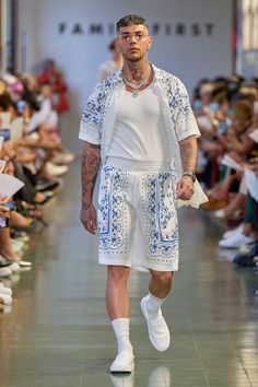 Ss23 Fashion, Mens Clothing Trends, Cuban Shirts, Spring Summer Fashion Trends, Summer Outfits Ideas, Future Clothes, Fashion Week Milan, Runway Trends