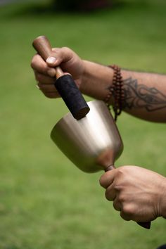 This is a special singing bowl with 7 metal  for sound healing and therapy . This design of the Singing Bowl with Handel was design for the healers to make them easy to hold the bowl during their healing sessions. The sound of this Singing bowl is like a pure Conch Shell , you can use this sound at the beginning or end of your healing sessions. It can also be used for cleansing your home. A complete package includes: -12 cm  Singing Bowl -1 x striker Why is this Singing Bowl a must buy? Promote relaxation  Elevates of life force. Promotes energy balance in the body. Enhance creativity and focus. Cleansing of chakras Experiences of bliss Positive feeling of self Better concentration Why to Buy from Himalayas Shop?  5-star Reviews from more than 1000 customers including ETSY and other platfo Sound Bath Table, Chakra Bowl, Bowl With Handle, Sound Frequencies, Reduce Tension, Tibetan Singing Bowls, Cushion Ring, Singing Bowl, Gongs