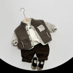 This cozy and chic Casual Children's Patchwork Jacket is designed with an O-Neck collar and crafted from quality Worsted fabric. Perfect for winter, it fits true to size and comes in Regular length. Suitable for ages 7 months to 6 years, this Heavy Jacket offers a stylish, comfortable look. Details: Style: Casual Department Name: Children Collar: O-Neck Fabric Type: Worsted Pattern Type: Patchwork Sleeve Length: Long Season: Winter Fit: Fits true to size, take your normal size Outerwear Type: Ja Khaki Cotton Fleece Jacket With Pockets, Brown Cotton Winter Outerwear, Winter Cotton Blazer With Stand Collar, Gray Cotton Outerwear With Stand Collar, Khaki Cotton Fleece Jacket For Fall, Fall Cotton Khaki Fleece Jacket, Winter Cotton Blazer, Cotton Cardigan With Pockets For Cold Weather, Casual Patchwork Blazer For Winter