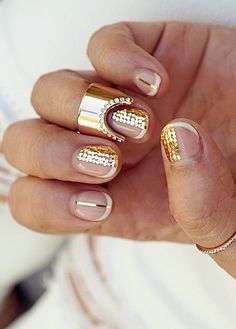 Gold embellished manicure Nail Jewellery, Jewellery Styling, Negative Space Nail Art, Negative Space Nails, Space Nails, Nail Ring, Creative Nails, Gold Nails