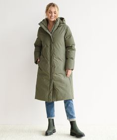 Long Puffer Jacket Sage Much like our original Puffer Jacket, this longer rendition is the ultimate water-resistant layer to keep your warm and cozy all season. Perfect for weekends in the snow or chilly days when layering is all you need.. 100% polyester. Filling: 80% down, 20% feather. Made in China. Contrast quilting on sleeves and removable hood. Antique nickel snaps and toggles. With less fill than our original Puffer Jacket, this longer version hits mid-calf and features a sleeker look without losing any of the comfort. | Jenni Kayne Women's Long Puffer Jacket Size Large Long Green Puffer Jacket Outfit, Green Puffer Jacket Outfit, Long Puffer Jacket Outfit, Green Winter Coat, Green Puffer Jacket, Puffer Jacket Outfit, Long Puffer Jacket, Winter Puffer Jackets, Jenni Kayne