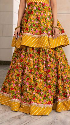 Cotton Lehenga Designs, Block Print Lehenga, Gharara Designs, Print Lehenga, Lehenga Pattern, Printed Lehenga, Lehenga Designs Simple, Indian Dresses Traditional, Simple Pakistani Dresses