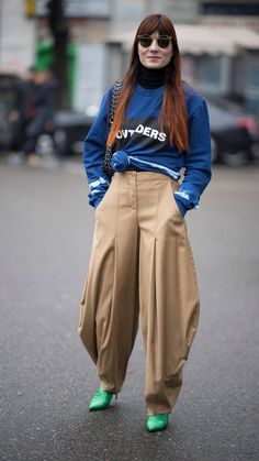 Vivid Outfit, European Fashion Fall, Street Style Pants, European Fashion Winter, European Fashion Summer, Fashion Jobs, Leonie Hanne, Milan Fashion Week Street Style, Europe Fashion