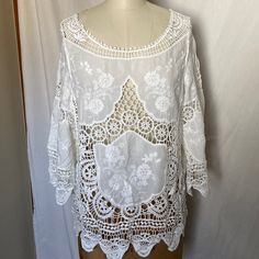 Boho Style Lacey Blouse. Color Is Not A True White, Looks Slightly Ivory. A Stand Alone Piece For Your Closet. No Stains And Lace Has No Rips Or Pulls. Never Worn. Lacey Blouse, Linens And Lace, A Stand, Lace Blouse, Boho Style, Boho Fashion, Color White, Top Blouse, Blouses