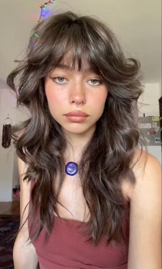 Heavily Layered Hair With Bangs, Drastic Layers Medium Hair, Medium Length Haircuts Curtain Bangs, Haircuts For Straight Wavy Hair, Fluffy Layered Hair Long, Midlength Haircuts Butterfly, 70s Haircut Layers, Haircut For Brunettes Medium, Choppy Front Layers