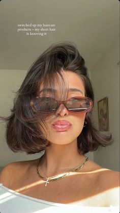 Short Hair Fall Aesthetic, Bob Flicked Out, Wavy Hair Above Shoulders, Bob Tattoo For Women, Short Hair For Latinas, Short Hair And Dresses Outfit, Short Length Bob Haircut, Wedding Guest Dress Short Hair, Short Hairstyle Women Wavy Hair Oval Face