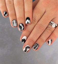 40 Black and White Nail Designs for a Trendy Monochrome Manicure – May the Ray Black And White Nail Designs, Black And White Nail, Nail Design Glitter, Blooming Gel, Mens Nails, Retro Nails, Trendy Nail Art Designs, White Nail Designs, Acrylic Nails Coffin Pink