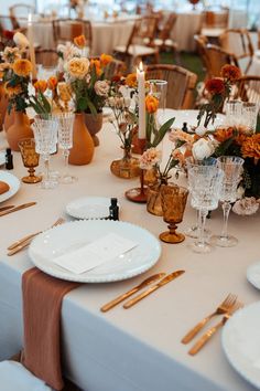 Boho Chic table setting Terracotta Wedding Tablescape, Boho Glam Table Setting, Boho Inspired Wedding Decor, Boho Table Setting Wedding Round, Simple Boho Table Setting Wedding, Terracota Centerpieces, Chic Thanksgiving Table Setting, Fall Wedding Table Scape, Modern Table Centerpiece Ideas