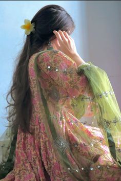 Desi aesthetic Soft Girl Desi Aesthetic, Desi Hair Aesthetic, Harshita Core Aesthetic, Khushi Core Aesthetic, Poses In Desi Outfit, Soft Desi Core Aesthetic, Indian Ethnic Aesthetic, Desi Fashion Aesthetic, Pink Desi Aesthetic