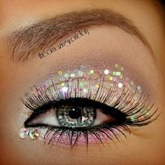 Festival Eye Makeup, Glitter Eye Makeup, Mermaid Makeup, Glitter Eyes, Glitter Makeup, Glitter Eyeshadow, Makeup Designs, Eye Make, Makati