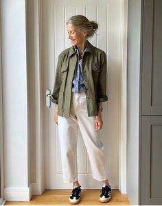 Pia Grace, Parents Aesthetic, Daily Uniform, Lady Outfits, Weekend Outfits, Advanced Style, Soft Autumn, Camo Jacket, Weekend Outfit