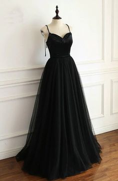 Black Party Gown, Prom Dress Black, Chique Outfits, Prom Dress Inspiration, Black Prom, Party Gown, Black Tulle, Grad Dresses, Black Wedding Dresses