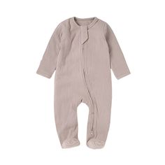 Our Organic Cotton Footed Zippy Sleeper offers ultimate comfort and ease for your little one, perfect for everyday wear and cozy nights. Features: 95% organic cotton, 5% spandex for super stretch and warmth High-quality double-ended zipper for easy changing Anti-slip soles for safety Hemmed cuffs and folded sleeves for added comfort Neck protector to prevent irritation from the zipper Machine washable and durable, withstanding multiple washes each week Available in 10 solid comfort colors Sizes: