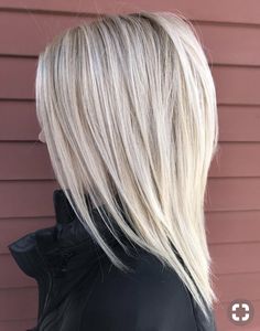 Icy Blonde Hair, Gorgeous Hair Color, Long Gray Hair, Blonde Hair Inspiration, Bob Hairstyles For Fine Hair, Blonde Hair Shades, Blonde Hair Looks, Platinum Blonde Hair