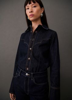 Denim shirt with seams - Woman | MANGO USA Dark Denim Shirt, Moda Denim, Look Jean, Suede Fringe Jacket, Denim Trends, Denim Style, Total Look, Fashion Editor, Trending Dresses