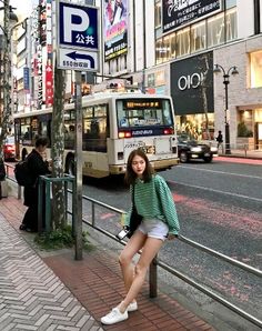 Hongkong Aesthetic Fashion, Seoul Photoshoot Ideas, Baguio Poses Ideas, Hongkong Photoshoot Ideas, Hong Kong Ootd, Clothes To Wear In Singapore, Taiwan Picture Ideas, Taiwan Aesthetic Outfit, Taipei Photo Ideas