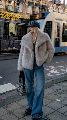 Shearling Coat Outfit, Comfy Casual Outfits, Outfits 2023, Shearling Coat, Coat Outfits, Cute Fits, Winter Looks, Comfy Outfits, Mood Board