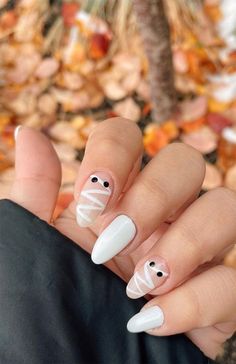 See more nail arts inspiration and tutorial in this Nails For Fall, Cute Halloween Nails, Pumpkin Nails, Cute Simple Nails, Cute Nails For Fall