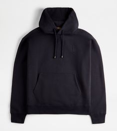 Sweatshirt in cotton with pouch pocket and drawstring adjustable hood. Enriched by the Tod's monogram embroidered on the front, it interprets an easy and refined urban taste at once. Easy E, Top Polo, City Shorts, Balenciaga Triple S, Custom Watch, Summer Beach Wear, Short Suit, Derby Shoes, Espadrille Shoes