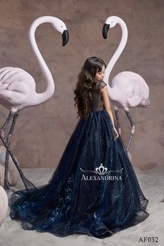 #flowergirl #peageantgirl #flowergirls #princessdress #daminha #flowergirldress #flowergirldresses #minibride #firstcommunion #firstcommuniondress #weddinggown #weddingdress #weddingday #weddingideas #weddingdecor #wedding #promdress #pageantdress #hochzeit #braut #bride #bridalgown #bridaldress #tulldress #gypsydress Flower Girl Dresses Blue, Boutique Instagram, Girls Easter Dresses, First Communion Dress, Communion Dresses, Flowing Dresses, Easter Girl, Glitter Dress, Pageant Dress