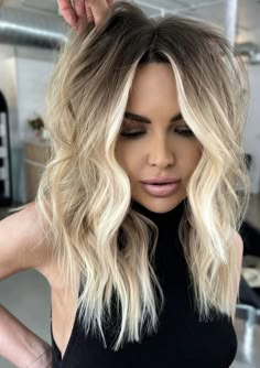 Fall Blonde 2022 Hair Trends, Short Hairstyle Women Blonde Balayage, Summer Blonde Hair Balayage Ombre, Long Blonde Bob Hairstyles, Balayage Hair Blonde Bob, Long Bob Blonde Balayage, Short Blonde Balayage Hair, Ombre Hair Color For Blondes, Shoulder Length Blonde Hair Balayage