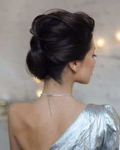 Elegant Loose Voluminous Updo Hair Do For Medium Hair, Midi Hair, Voluminous Updo, Pearl Hair Piece, Trendy Updos, Bridal Hair Pins Pearl, Loose Updo, Bridal Hair Combs Pearl, Classic Updo