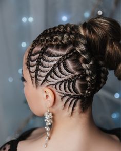 Top 27 Protective Hairstyles for Women 2024: Trendy & Timeless Braids - divagaze.com Straight Hair And Braid Hairstyles, Braids Cornrows Ideas, Crazy Braids Hairstyles, Superhero Hairstyles, Spider Hairstyle, Protective Braid Styles, Cornrow Patterns, Elegant Braids, Cornrow Designs